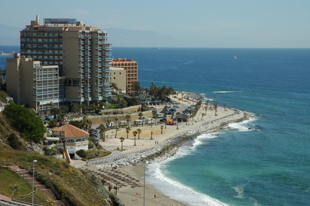 Hotel investment in Spain remains a good opportunity. Image shows hotels in Benalmadena. Credit: Francesco Crippa, CC BY 2.0 , via Wikimedia Commons